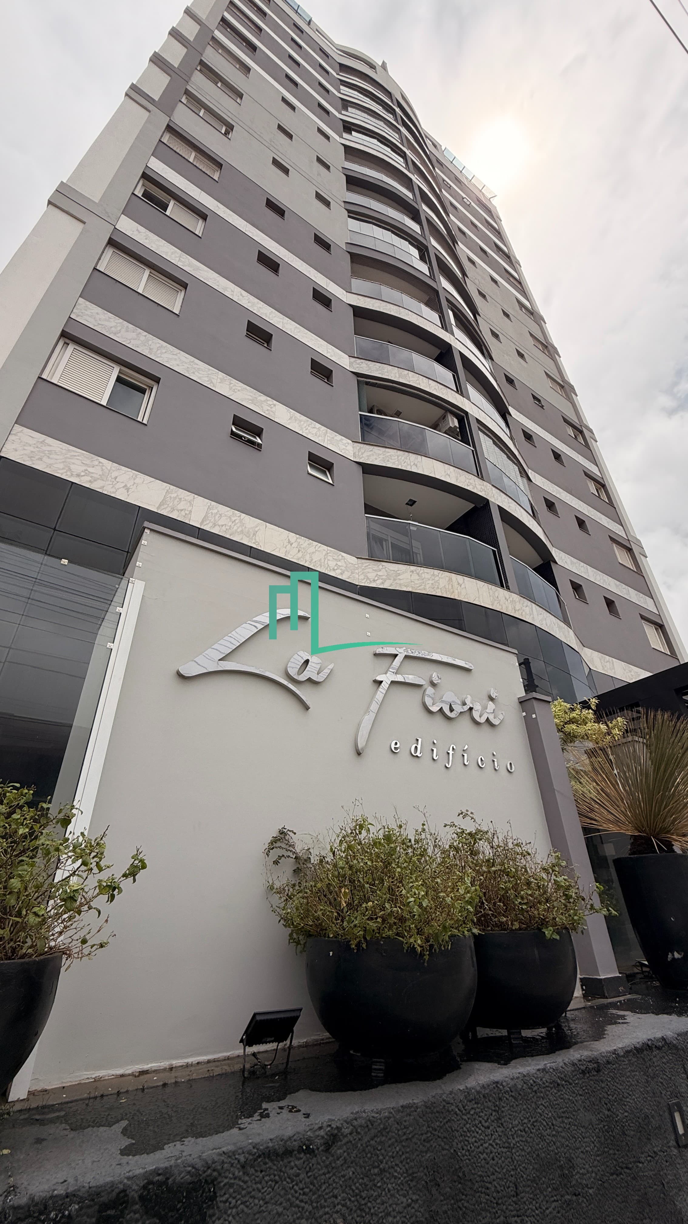 VENDE-SE, ALUGA-SE APARTAMENTO NO EDIFICIO LÁ FIORI EM FRANCA - SP